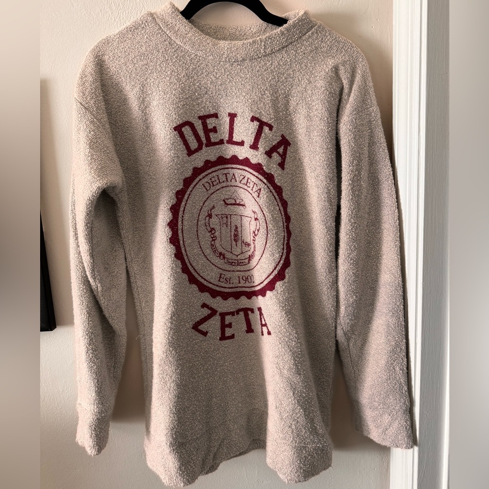 Wooly threads Delta Zeta sweater, size Large, with garnet letters and seal